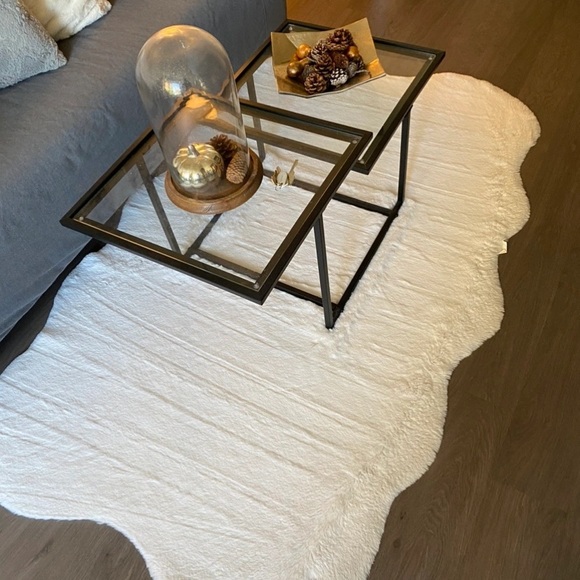 White cloud fur carpet - Picture 1 of 4